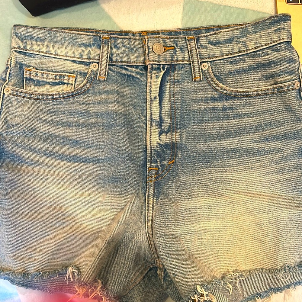 Lucky Brand cut off short!